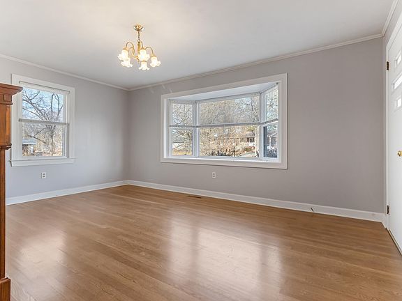 5th image of 426 Meadowbrook Ave