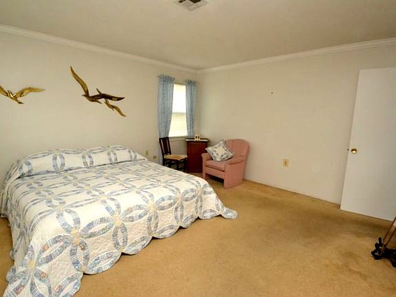 3rd image of 5 Romford Ct
