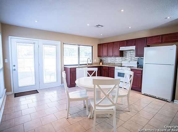 5th image of 6639 Spring Hollow Dr