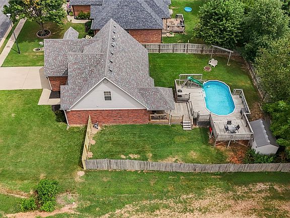 2nd image of 219 Dawn Dr