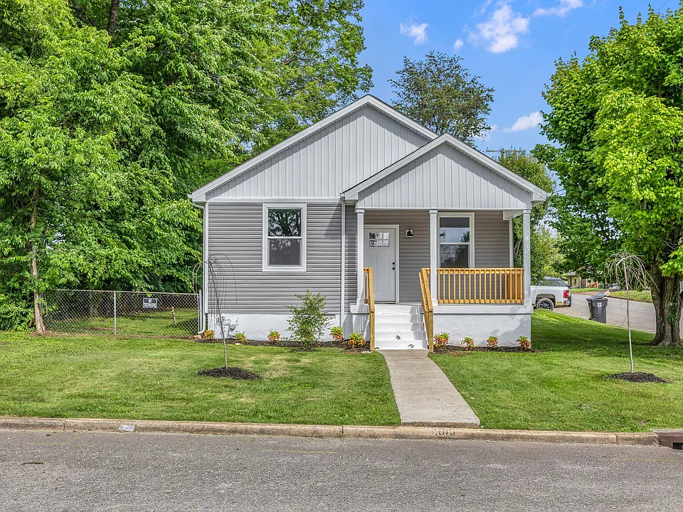 2015 Denham Ave