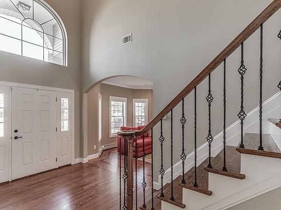 3rd image of 5 Fant Farm Ln