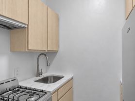 306 W 51st St