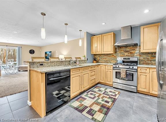 3rd image of 3501 Holland Park Ln