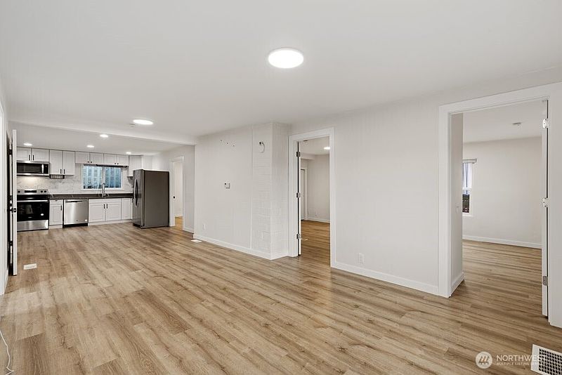 3rd image of 5407 31st Avenue S