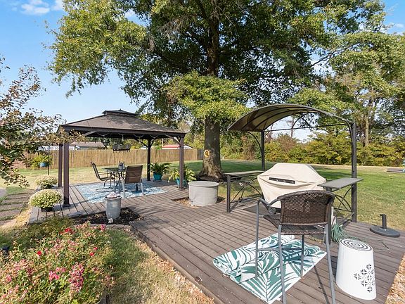 4th image of 114 Meadowbrook Dr