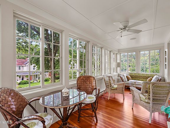 4th image of 25 Cottage St