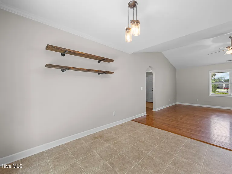 421 Ridgeway Dr — Photo 9
