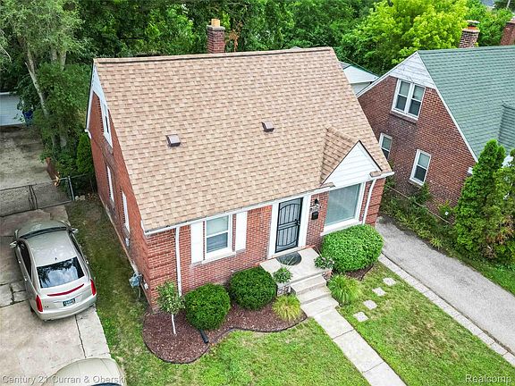 4th image of 20150 Greenlawn St