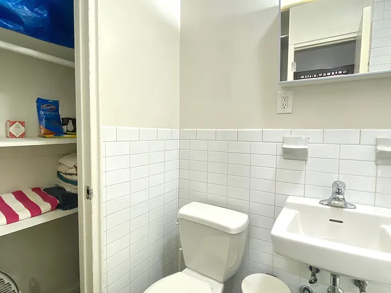 1553 York Ave #D — Photo 9
