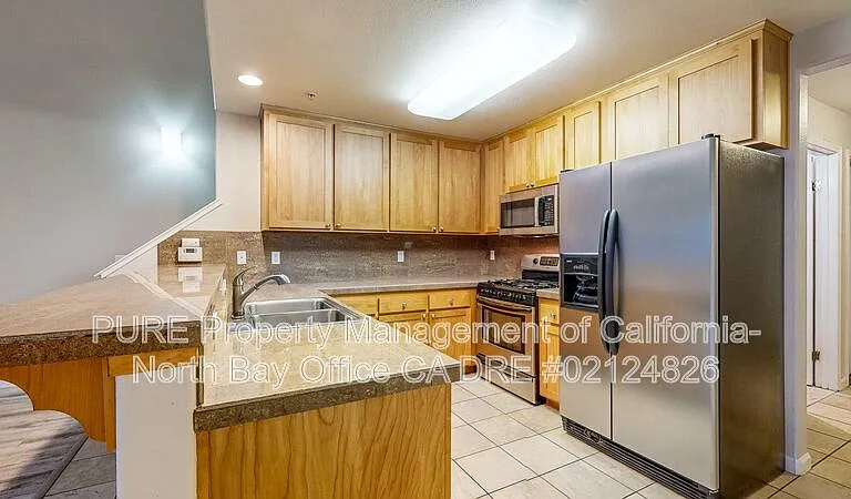 132 Treadway Ct — Photo 1
