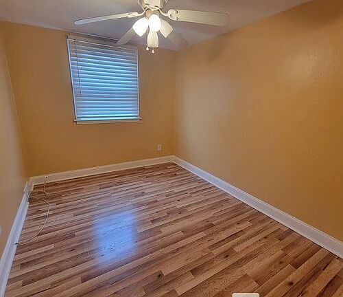 5th image of 1600 S 52nd St