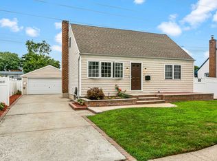 3563 Mallard Rd, Levittown, NY 11756