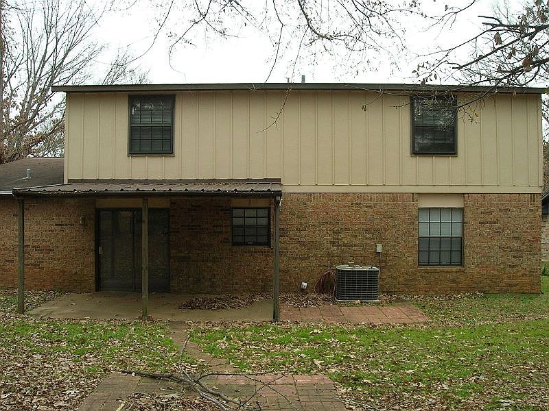1st image of 4915 Emerald Dr