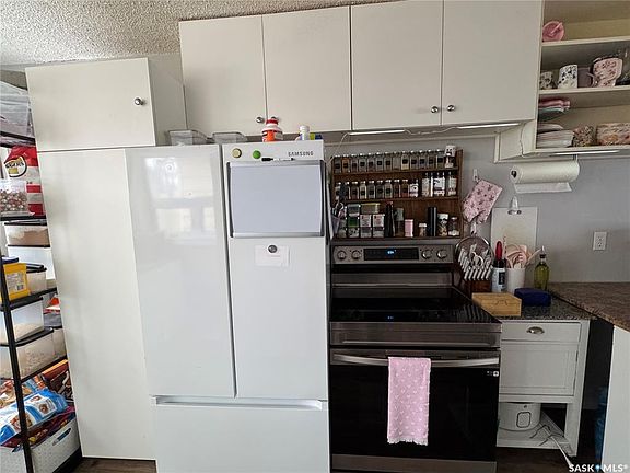 4th image of 675 Pasqua St