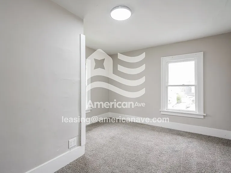 1774806_008_main_bedroom_13703500.jpg