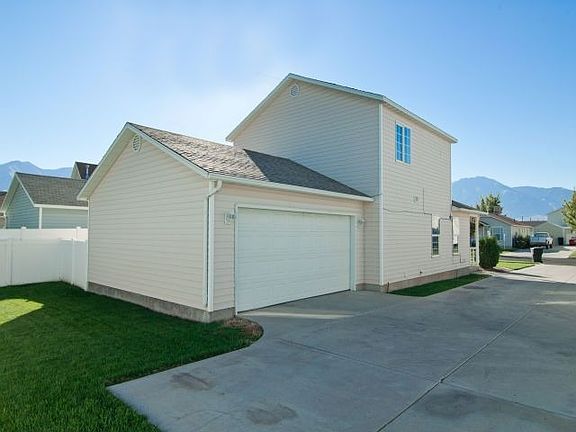 2 car garage w opener