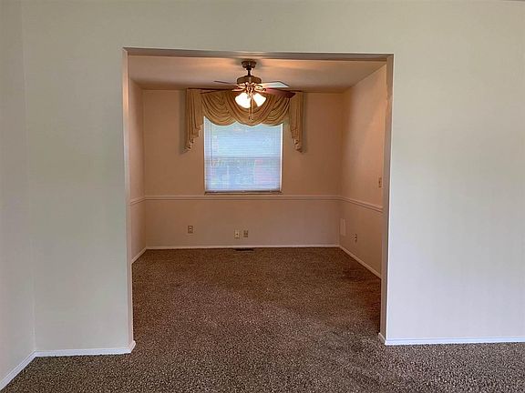 3rd image of 228 Daugherty Dr
