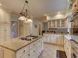 101 Andover Rd, Rockville Centre, NY 11570