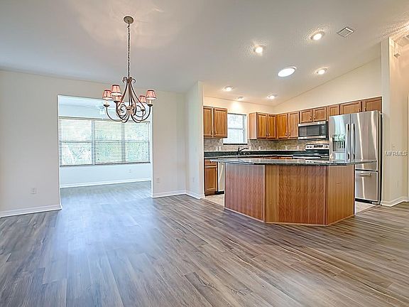 4th image of 1400 Hollyberry Pl