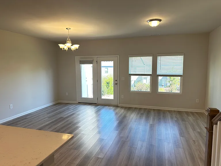 919 Field Ivy Dr — Photo 5