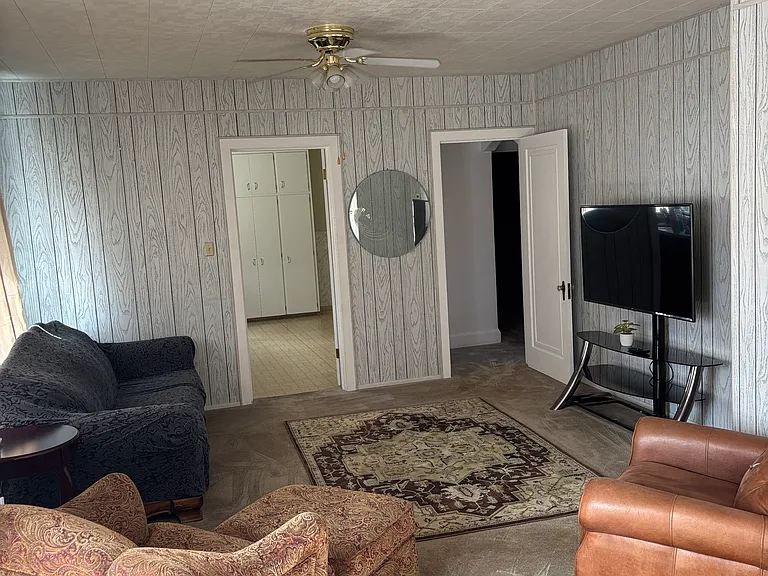 401 Onyx St #1 — Photo 2