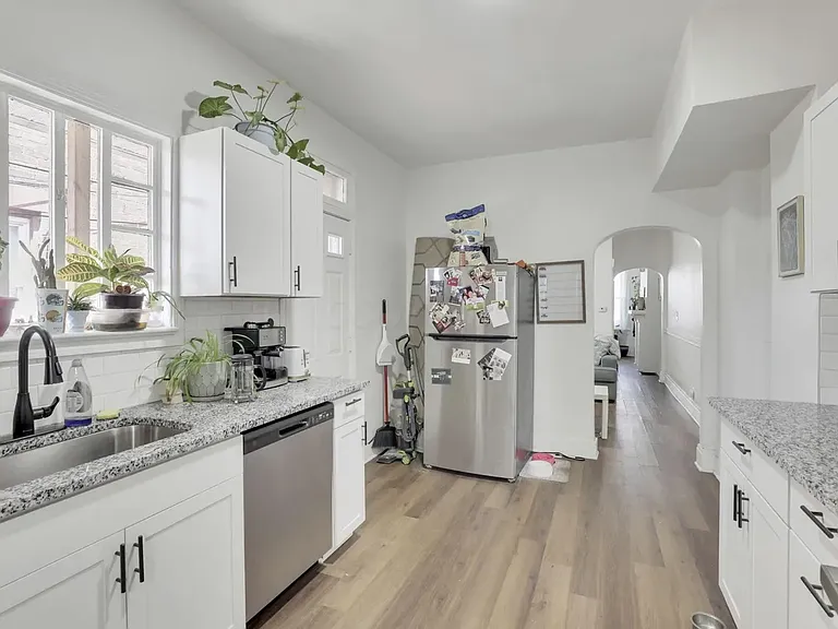 287 E Woodrow Ave — Photo 6