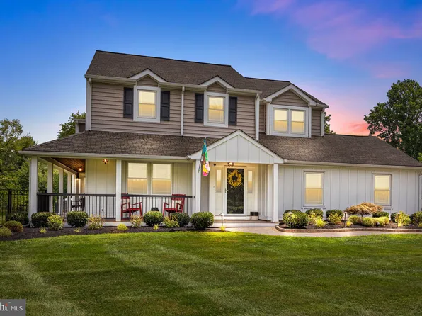 365 Foxcroft Dr, Ivyland, PA 18974