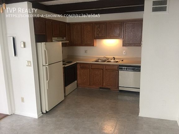 5th image of 22 Potomac Ln