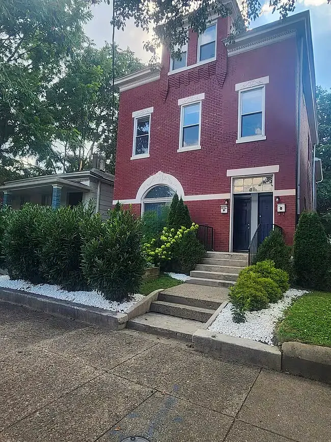 4 bed, 2200 sqft, $1,725 — Photo 1