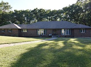 602 Canyon Dr, Carrollton, MO 64633