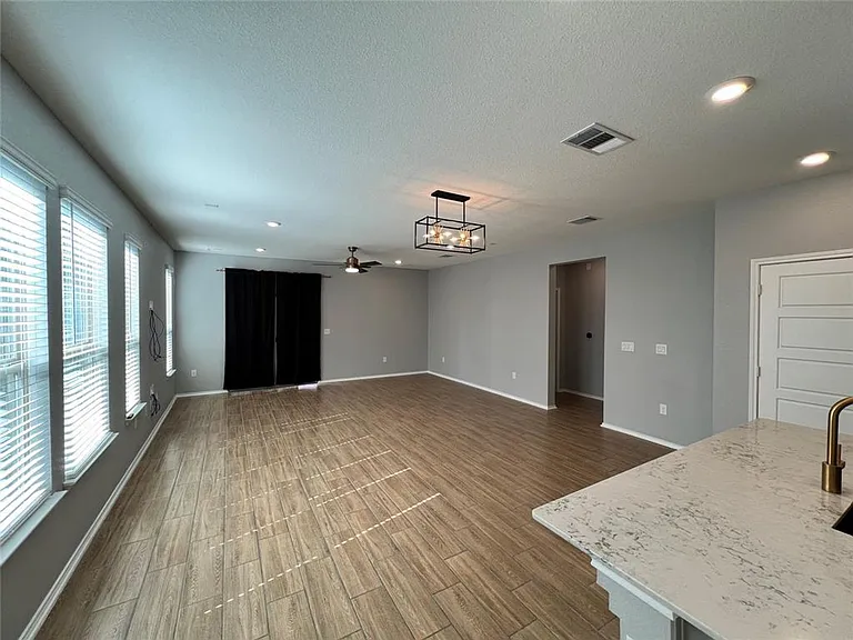 6516 Carriage Pines Dr — Photo 9