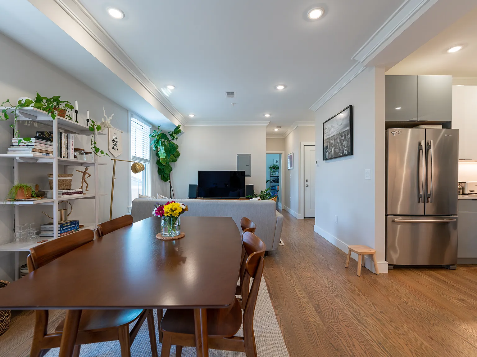 3 bed, 1000 sqft, $3,713 — Photo 4