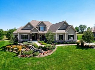 N36W23455 Oak Hill Ln, Pewaukee, WI 53072