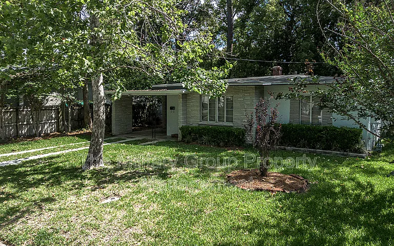 2115 Minerva Ave — Photo 2