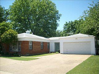 1st image of 933 SE 14th St