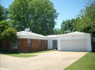 933 SE 14th St, Grand Prairie, TX 75051