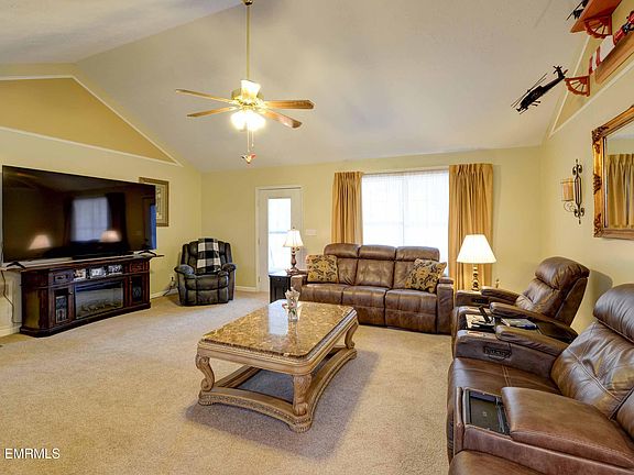 3rd image of 575 Tanner Cir