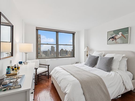 4th image of 301 E 79th St #Phd