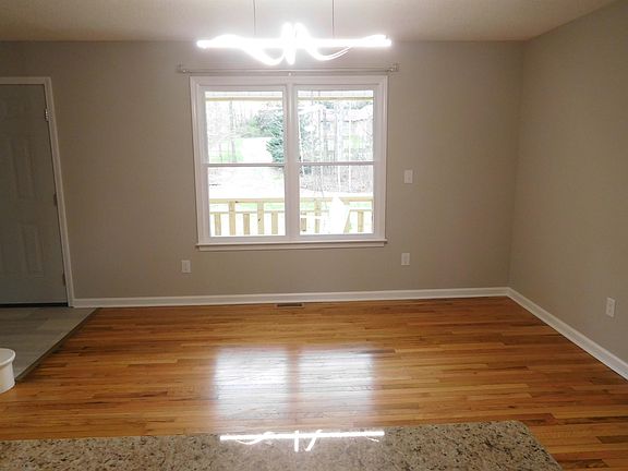 5th image of 154 Whispering Pines Rd