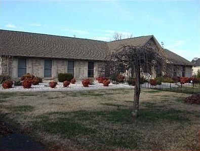 1st image of 410 Thomas Cir