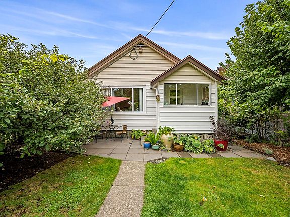 2nd image of 836 3rd St