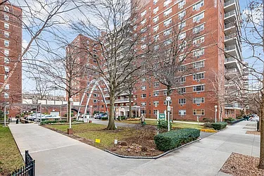 52-30 39 Drive