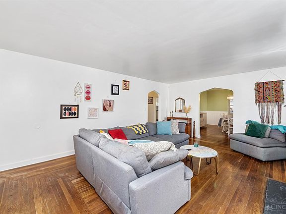 3rd image of 1610 W Belmar Pl