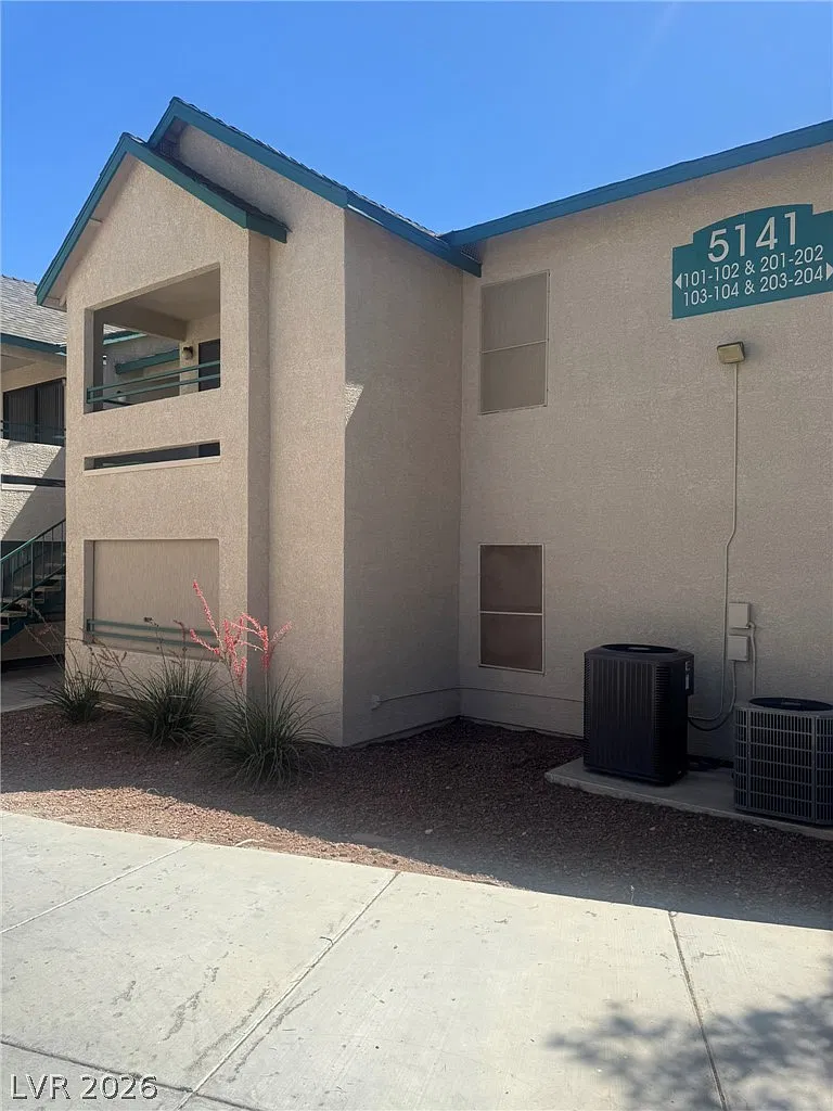 3 bed, 4.0 bath, 1257 sqft, $1,750 — Photo 1