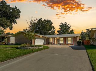 11832 High Valley Dr, Dallas, TX