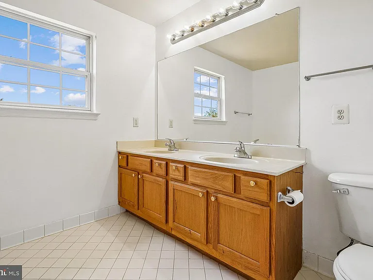 14677 Cloverdale Rd — Photo 42