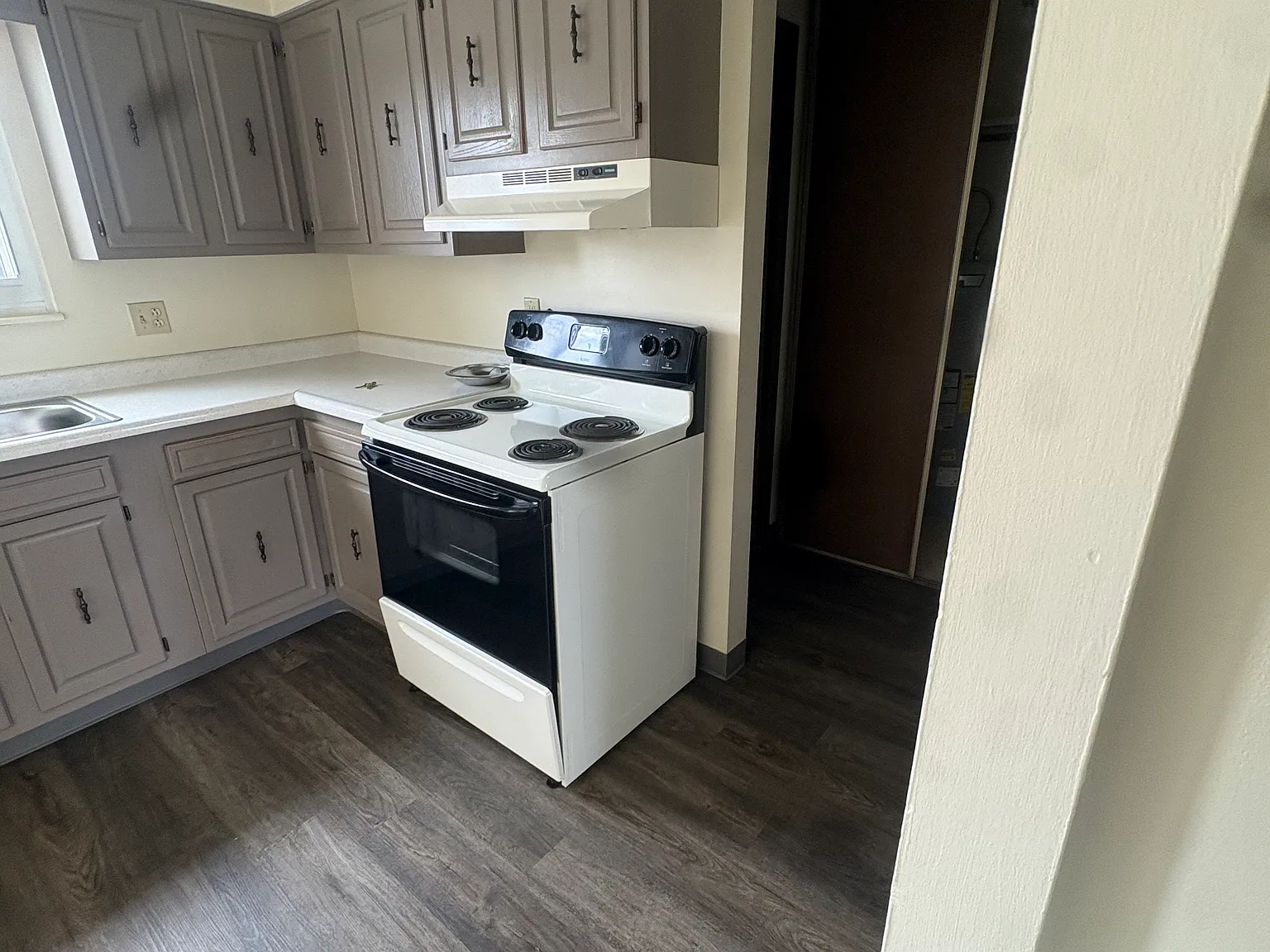 1 bed, $895 — Photo 4