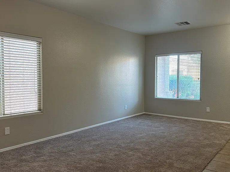 1029 E Canyon Trl — Photo 4