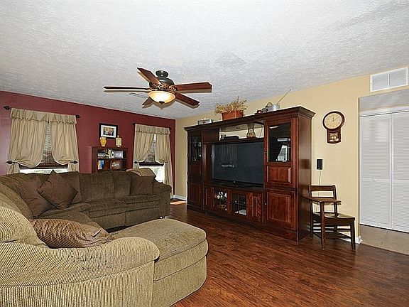 4th image of 33 W Clear Lake Ln